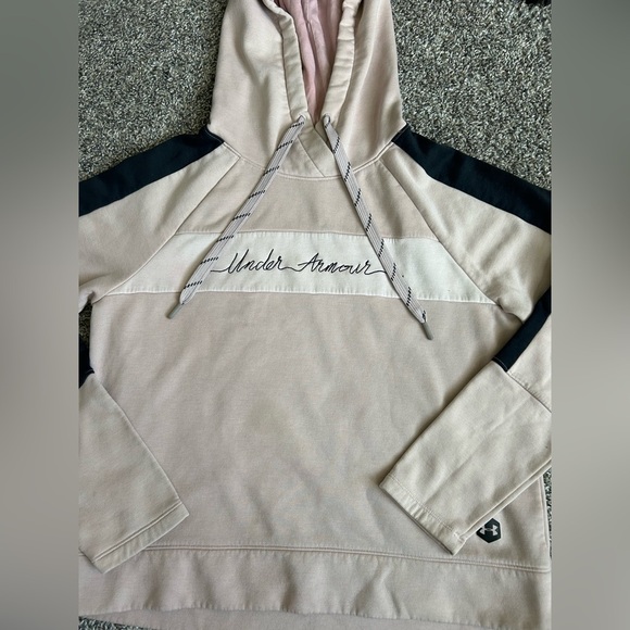 Under Armour Women’s Hoodie in Dusty Rose and Black Size Medium - Picture 2 of 7